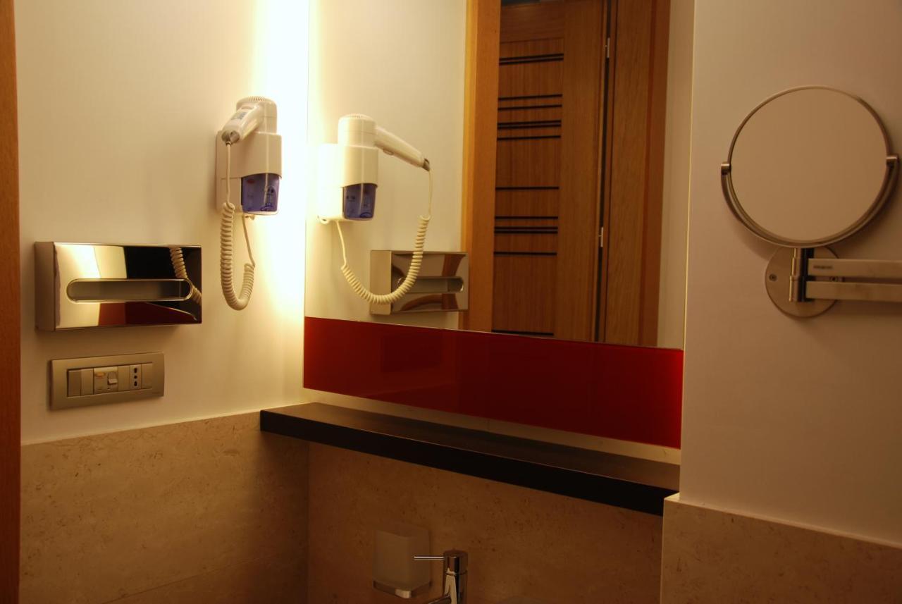 Sea Art Hotel Vado Ligure Exterior foto
