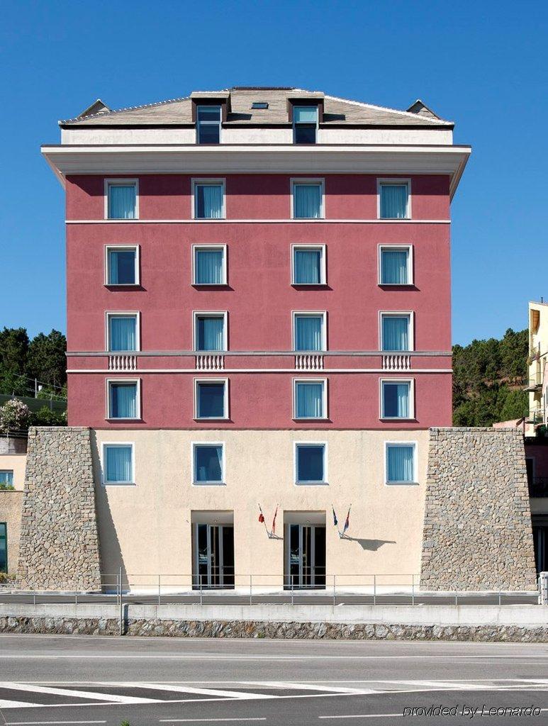 Sea Art Hotel Vado Ligure Exterior foto